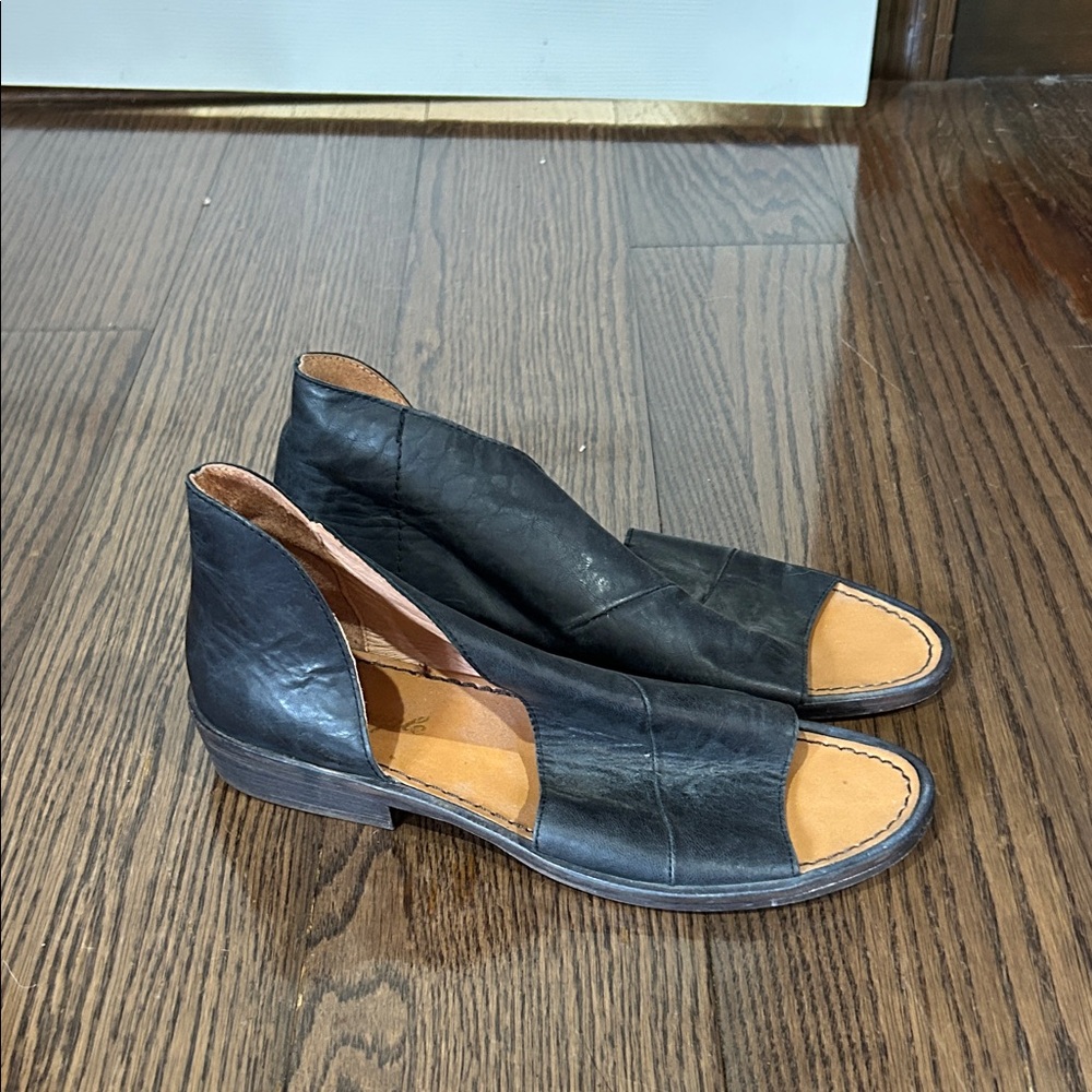 Free People Black Open-Toe Leather Flats cut out boho shoes 7.5